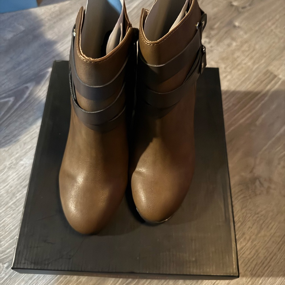 Brand New Material Girl Brown Ankle Boots size 8 - Picture 3 of 6